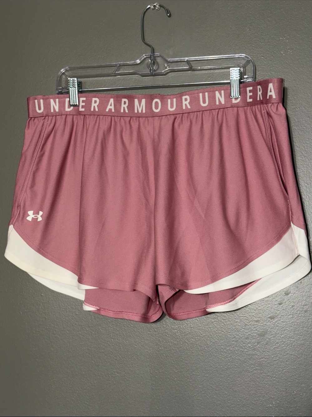 Under Armour Play Up 3.0 Shorts Womens XXL 2XL Dusty Pink White Curved Hem Loose